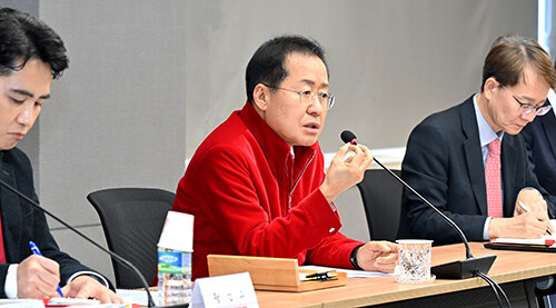 14일 대구시 산격청사에서 열린 제1회 시장, 구청장·군수 정책회의에서 홍준표 시장이 발언을 하고 있다. 사진=대구시 제공