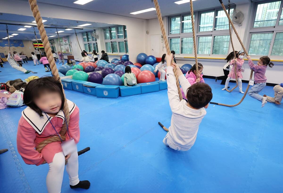 지난 3월 5일 오후 서울 마포구 아현초등학교 '늘봄학교' 프로그램에 참여한 학생들의 모습. 사진은 기사 특정 내용과 관련 없음. 사진=연합뉴스