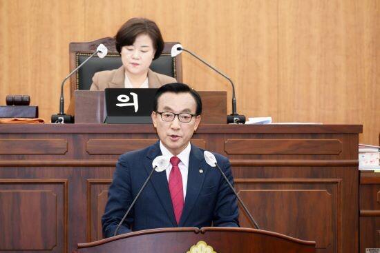 박천동 북구청장이 의회에 참석해 예산편성을 발표하는 장면. 사진=북구청 제공