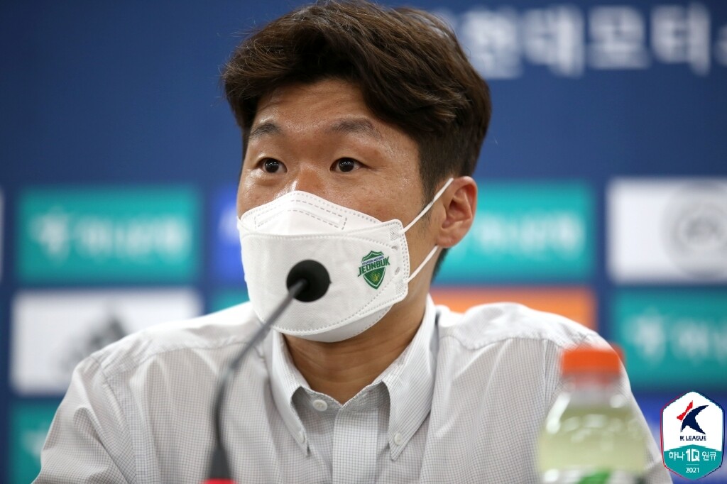 팀의 부진이 지속되며 박지성 디렉터가 능력 시험대에 올랐다. 사진=한국프로축구연맹 제공