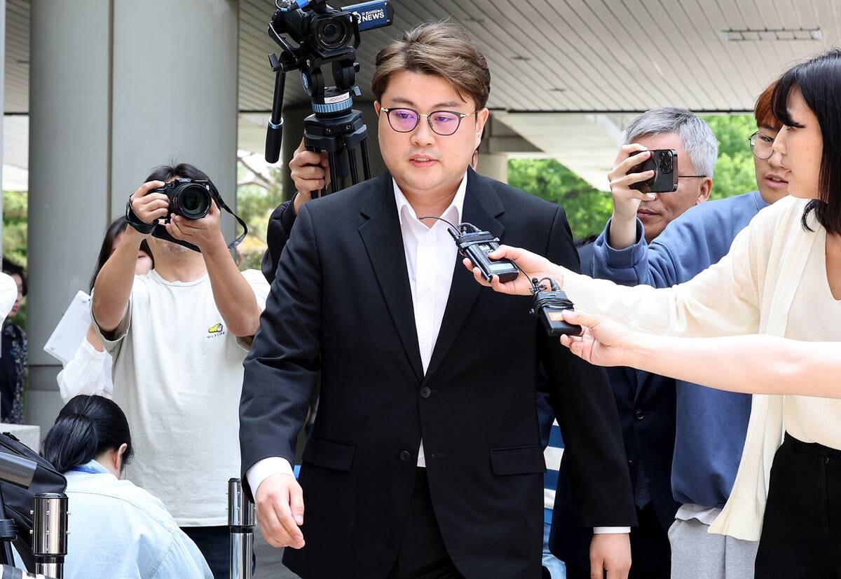 음주운전 혐의를 받고 있는 가수 김호중 씨가 24일 영장실질심사를 받기위해 서울 서초구 중앙지방법원에 출석하고 있다. 사진=박정훈 기자