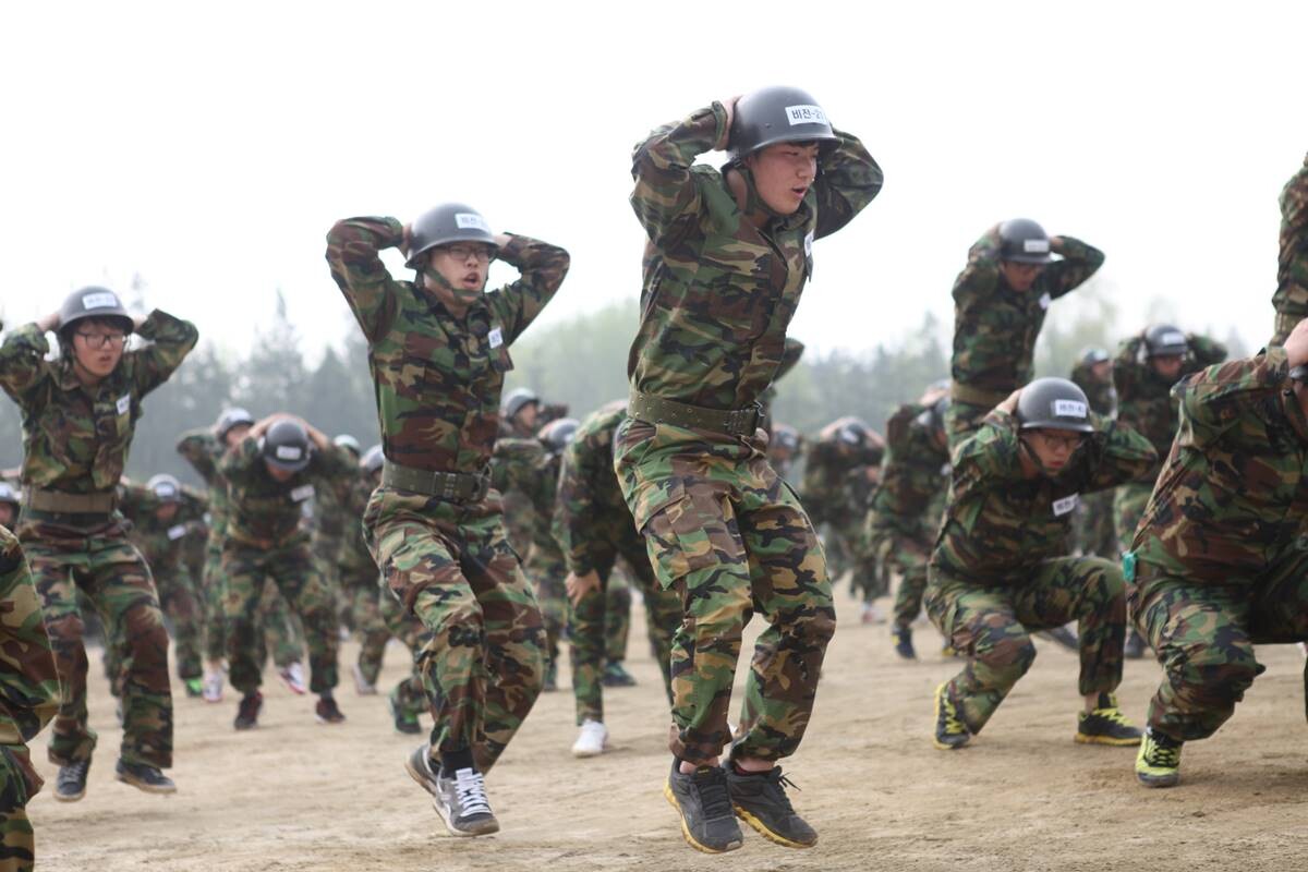 병영체험에서 학생들이 얼차려를 받고 있는 모습. 사진은 기사 내용과 무관함. 사진=연합뉴스 제공