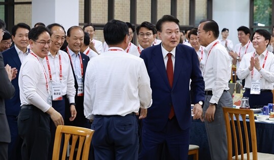 5월 30일 윤석열 대통령은 국민의힘 워크숍을 찾았다. 윤 대통령은 국민의힘 워크숍에 빠짐없이 참석했다. 이번이 세 번째 참석이다. 사진=연합뉴스