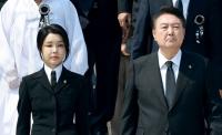 ‘김건희 여사 공식석상 다시 나오나’ 윤 대통령 해외순방 재개 쏠리는 시선