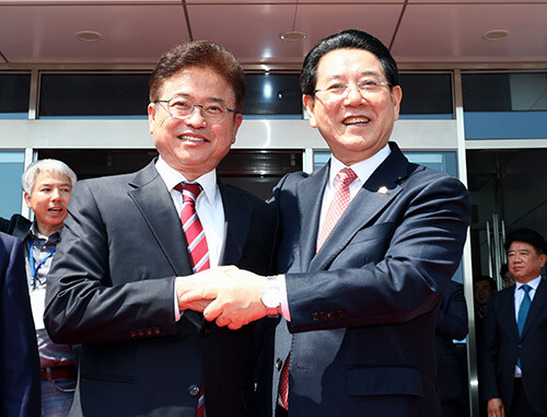 좌측부터 이철우 경북지사, 김영록 전남지사. 사진=경북도 제공