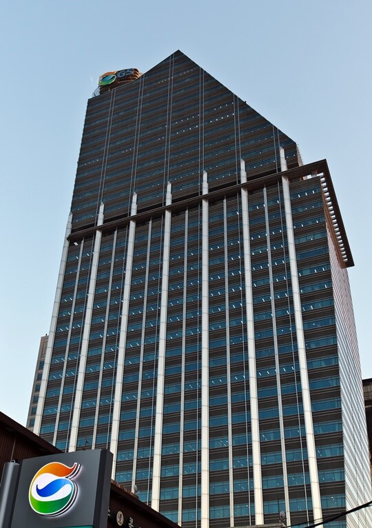 GS리테일 본사가 있는 서울 강남구 역삼동 GS타워 전경. 사진=최준필 기자