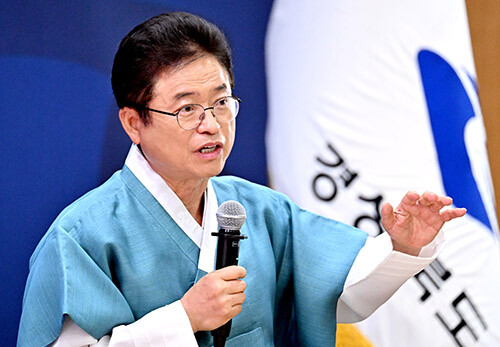 이철우 지사가 1일 경북도청 화백당에서 민선8기 전반기 도정성과 언론 브리핑을 갖고 있다. 사진=경북도 제공