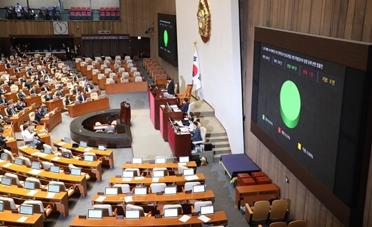 7월 4일 서울 여의도 국회에서 열린 본회의에서 '순직해병 수사방해 및 사건은폐 등의 진상규명을 위한 특별검사의 임명 등에 관한 법률안'이 통과되고 있다. 사진=박은숙 기자