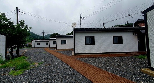 경북 예천군 벌방리 11가구는 현재 마을 밑 컨테이너형 임시주택에 머무르고 있다. 사진=주현웅 기자