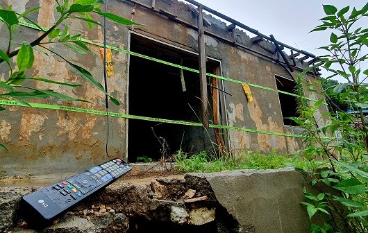 경북 예천군 벌방리의 일부 주택들은 보상 등 문제로 무너진 집을 아직도 그대로 방치한 상태다. 사진=주현웅 기자