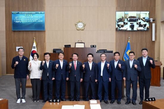 울주군의회 의원 기념촬영. 사진=울주군의회 제공