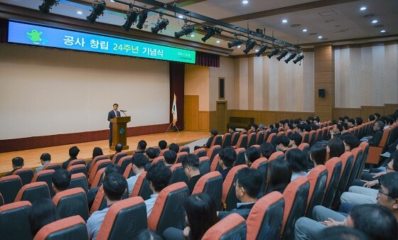 송병억 수도권매립지관리공사 사장이 22일 창립 24주년 기념식에서 기념사를 하고 있다. 사진=수도권매립지관리공사 제공