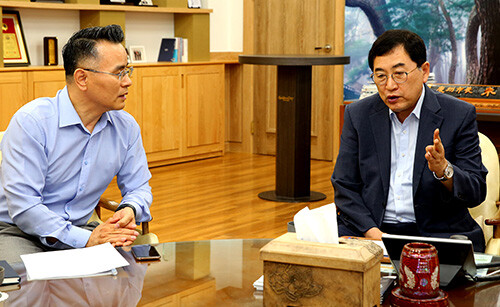 주낙영 경주시장이 ‘일요신문’ 과 인터뷰를 갖고있다. 사진=경주시 제공