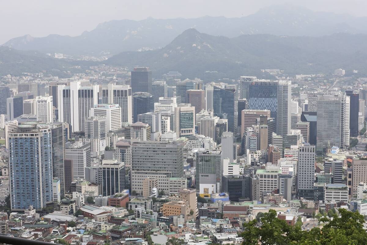 서울 남산타워에서 바라본 서울 종로 일대 빌딩숲. 사진=박정훈 기자