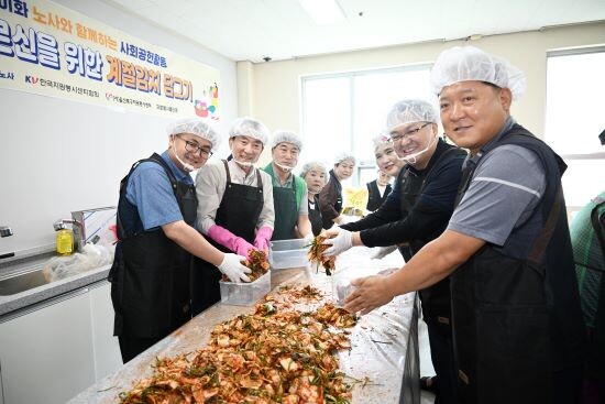 서연이화 노-사 봉사활동 장면. 사진=북구청 제공