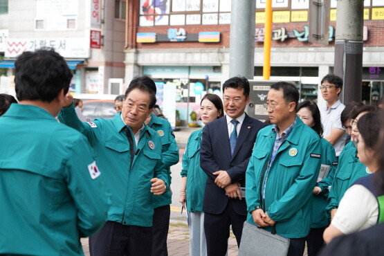 통학로 점검 장면. 사진=부산시교육청 제공