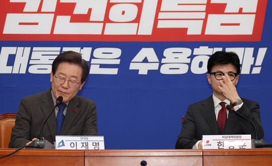 2023년 12월 29일 국회에서 만난 한동훈 국민의힘 대표와 이재명 더불어민주당 대표. 사진=이종현 기자