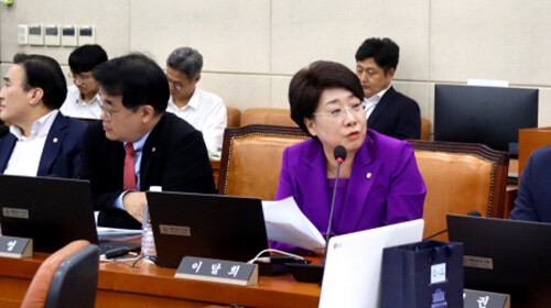 이달희 국민의힘 의원(비례)이 2일 국회에서 열린 행정안전위원회 전체회의에서 이상민 행정안전부 장관에게 대구경북 행정통합과 관련한 질의를 하고 있다. 사진=의원실 제공