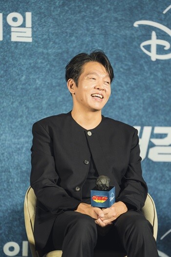 TV와 스크린을 누비며 코믹 감초 연기로 많은 사랑을 받은 배우 박지환은 '강매강' 동료 중 박세완의 연기를 꼽으며 극찬을 이어갔다. 사진=월트디즈니컴퍼니 코리아 제공