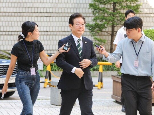 이재명 민주당 대표가 9월 3일 오전 서울 서초구 서울중앙지법에서 열린 대장동·위례·백현동·성남FC 사건 관련 1심 속행 공판에 출석하고 있다. 사진=박정훈 기자