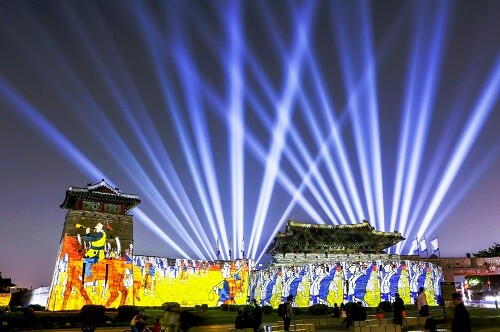 2024 미디어아트 수원화성을 준비하기 위해 실시한 리허설 장면. 사진=수원시 제공