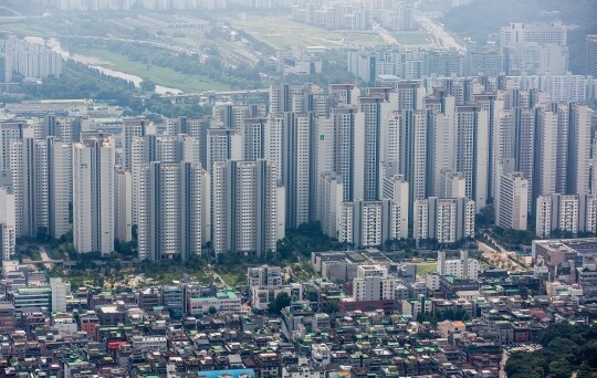 서울 시내 아파트 단지와 주택가 모습. 사진=최준필 기자