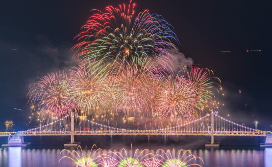 부산불꽃축제 모습. 사진=원덤 그랜드 부산 제공