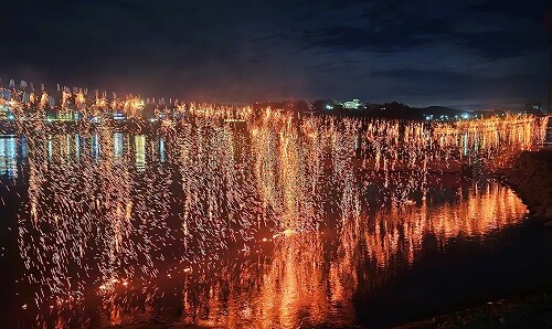 여주 오곡나루축제 ' 은화수 낙화놀이' . 사진= 여주문화재단  제공