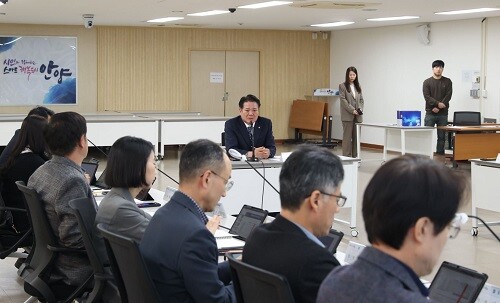 안양시가 12일 탄소중립 녹색성장 기본계획 수립 용역 중간보고회를 개최하고 있다. 사진=안양시 제공