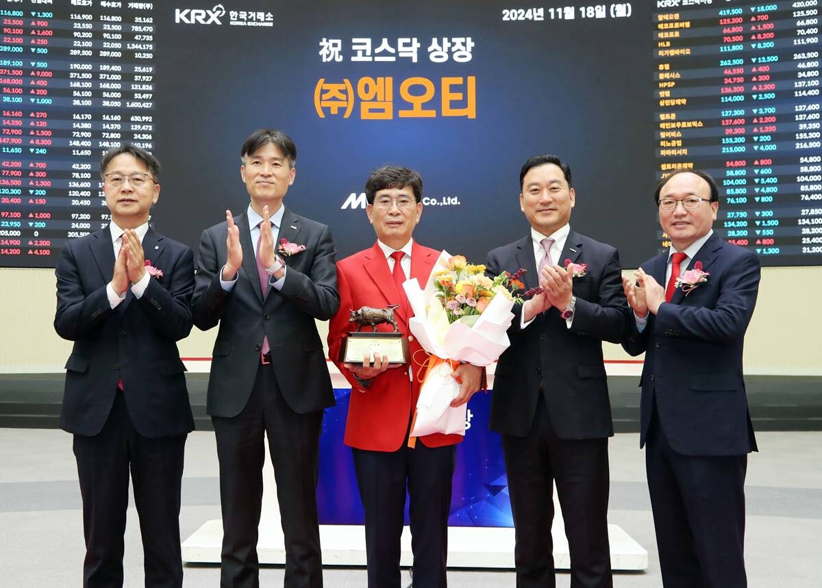 이차전지 생산 자동화설비 제조사 (주)엠오티가 18일 코스닥시장에 상장했다. 사진=한국거래소 제공