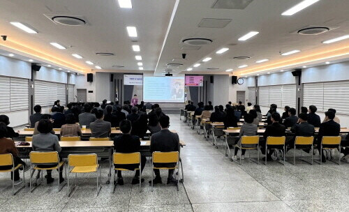 간부공무원 4대폭력 예방교육 실시 장면. 사진=김해시 제공