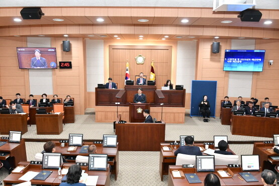 홍태용 김해시장이 시정연설을 갖는 모습. 사진=김해시 제공