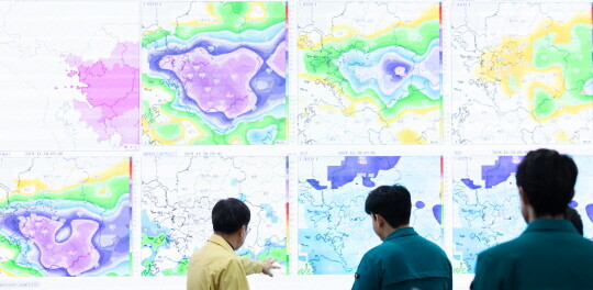 김동연 경기도지사가 폭설 대응에 대한 경기도 대응상황을 점검하고 있다. 사진=경기도 제공