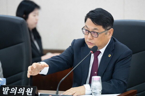 인천시의회 김대중 의원, 주차장 설치 조례 개정안 상임위 통과. 사진=인천시의회 제공