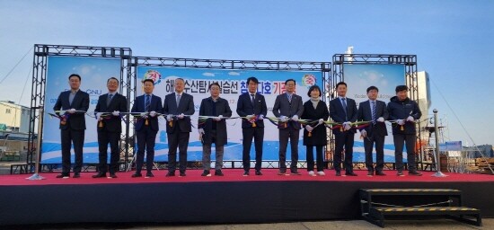 경상국립대학교 해양과학대학은 12월 19일 군산 ㈜삼원중공업에서 ‘경상국립대학교 참바다호 대체 하이브리드 전기추진 해양수산탐사실습선 기공식(Keel Laying Ceremony)’을 개최했다.  사진=경상국립대 제공