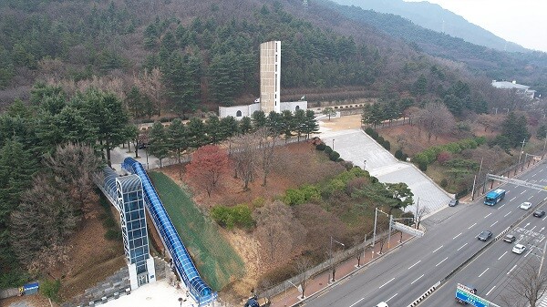 에스컬레이터가 설치된 대구 충혼탑. 사진=대구시 제공