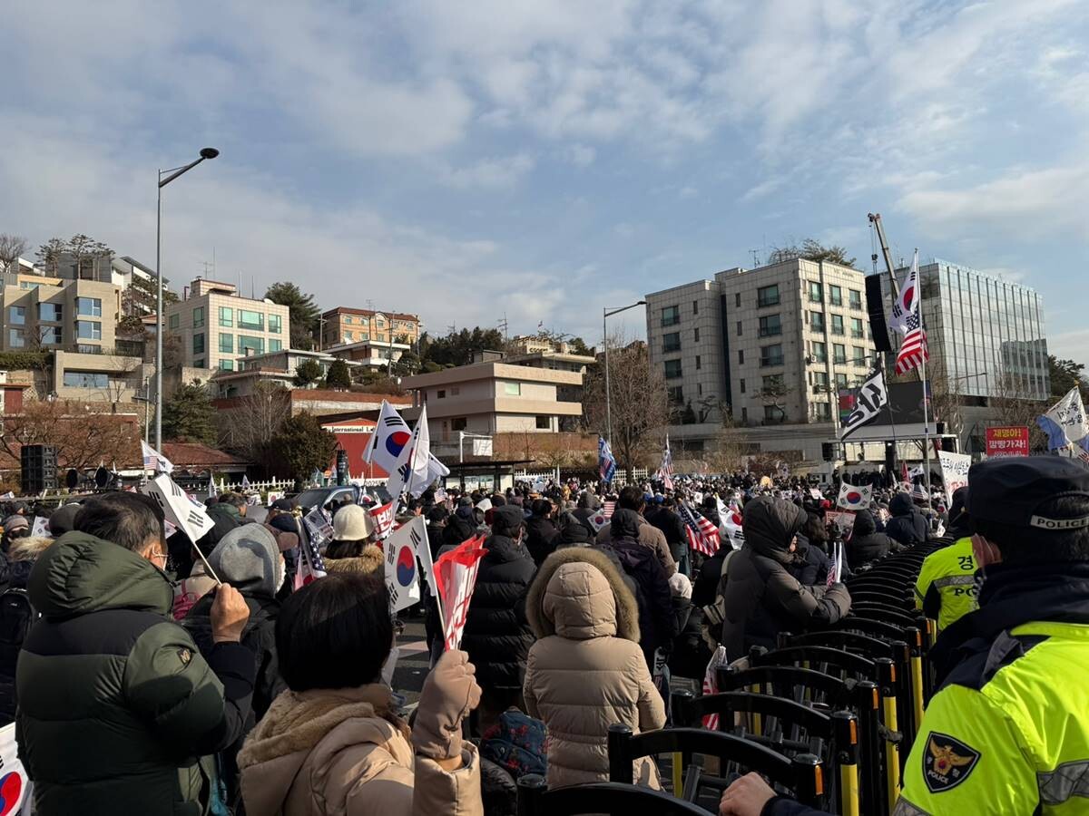 3일 서울 용산구 한남동 관저 인근에서 윤석열 대통령 지지자들의 집회가 열린 모습. 사진=정소영 기자