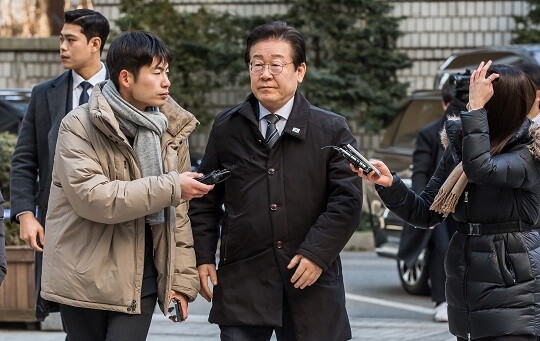 이재명 더불어민주당 대표가 1월 7일 오전 서울 서초구 서울중앙지방법원에 출석하고 있다. 사진=최준필 기자