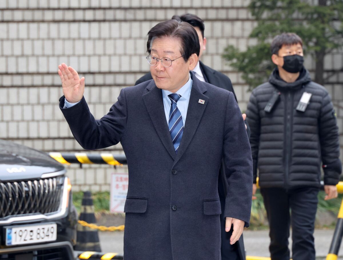 이재명 더불어민주당 대표가 14일 서울 서초구 서울중앙지방법원에서 열린 대장동 배임 및 성남FC 뇌물 의혹 63차 공판에 출석하고 있다. 사진=박정훈 기자