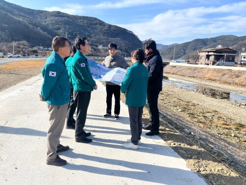 재해위험지구 공사현장 점검 장면. 사진=경남도 제공