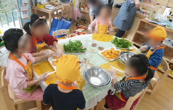 과일간식 지원 모습. 사진=김해시 제공