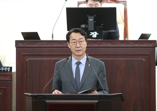 정명근 화성특례시장이 18일 제239회 회성특례시의회 제1차 임시회에서 시정연설을 하고 있다. 사진=화성특례시 제공