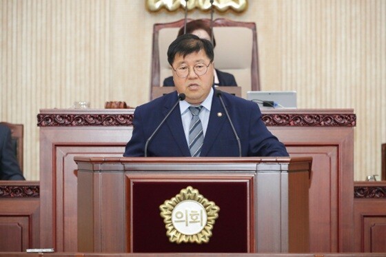 임홍열 고양시의원이 대표 발의한 '고양시 식사동 데이터센터 건립 반대 촉구결의안'이 본회의를 통과했다. 사진=고양특례시의회 제공