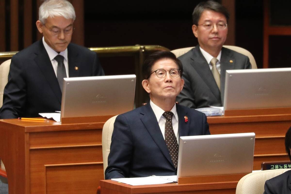 김문수 고용노동부 장관이 지난달 9일 국회 긴급현안질문에 출석한 모습. 사진=박은숙 기자