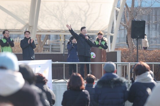 탄소중립 생활 실천 두발로 Day' 행사에서 김성제 의왕시장이 인사말을 하고 있다. 사진=의왕시 제공