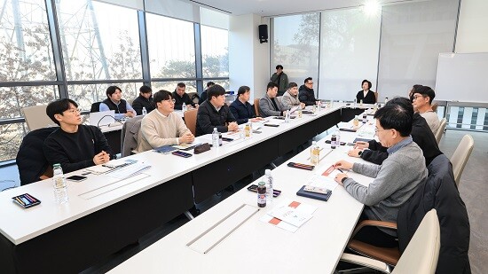지식정보타운 송전탑 철거를 위한 민관공 전담반 회의가 21일 개최되고 있다. 사진=과천시 제공