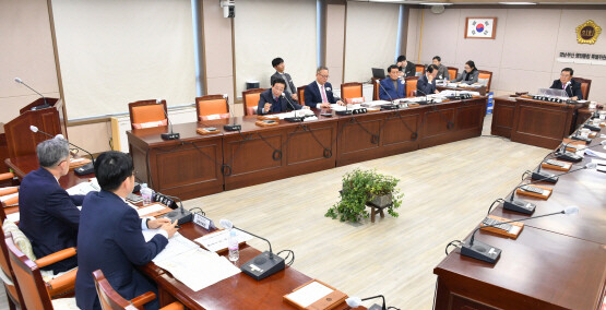 경남·부산 행정통합 특별위원회 제2차 회의 장면. 사진=경남도의회 제공