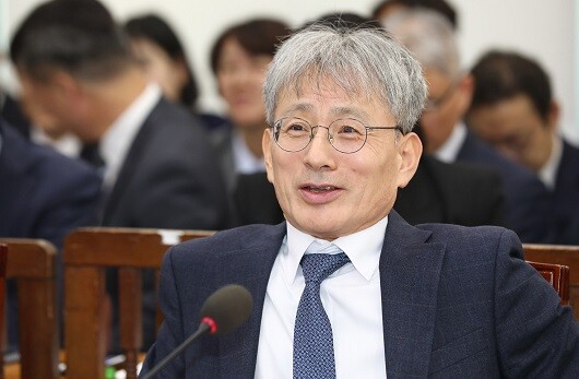 김광동 진실화해를위한과거사정리위원회 위원장이 2024년 10월 10일 오전 서울 여의도 국회 행정안전위원회에서 열린 중앙선거관리위원회·진실화해를위한과거사정리위원회·소방청·한국소방산업기술원 국정감사에 자리하고 있다. 이날 그는 "5·18 북한 개입 가능성을 배제할 수 없다"고 말했다. 사진=박은숙 기자