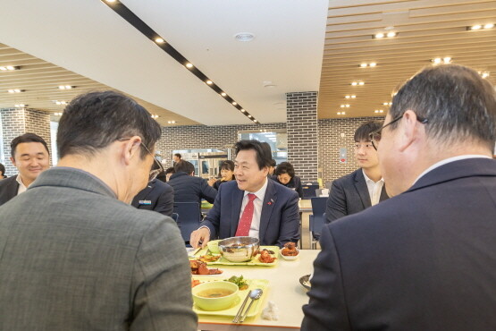 구내식당 간담회 장면. 사진=한국남동발전 제공