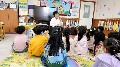 어린이집 봉사활동 '노인일자리'. 사진=경주시 제공